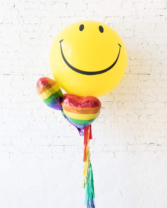 GIFT-Giant Happy Face Balloon and Rainbow Tassel