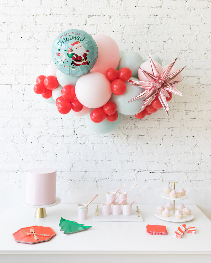 christmas-balloon-backdrop-garland