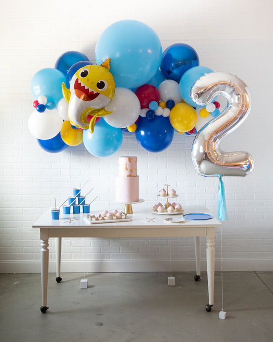 Singing Shark - The Balloon Bash Decor Set