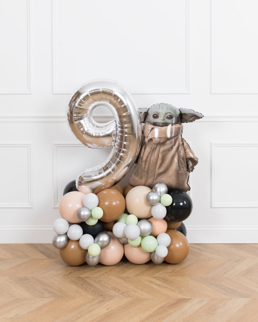 mandalorian-party-birthday-yoda-decorations-balloons-foil-silver-number-pedestal-chicago-paris312