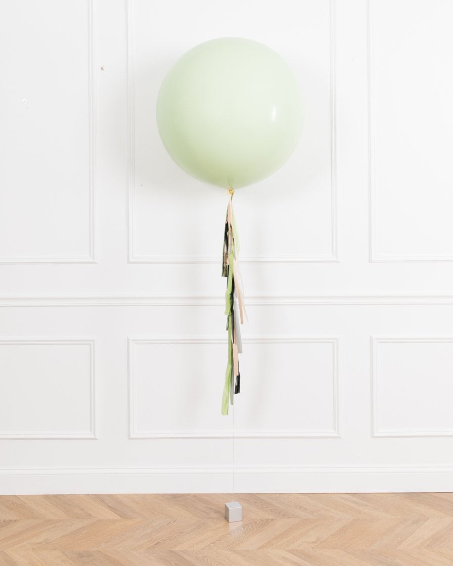 mandalorian-party-birthday-yoda-decorations-balloons-giant-green-tassel-chicago-paris312