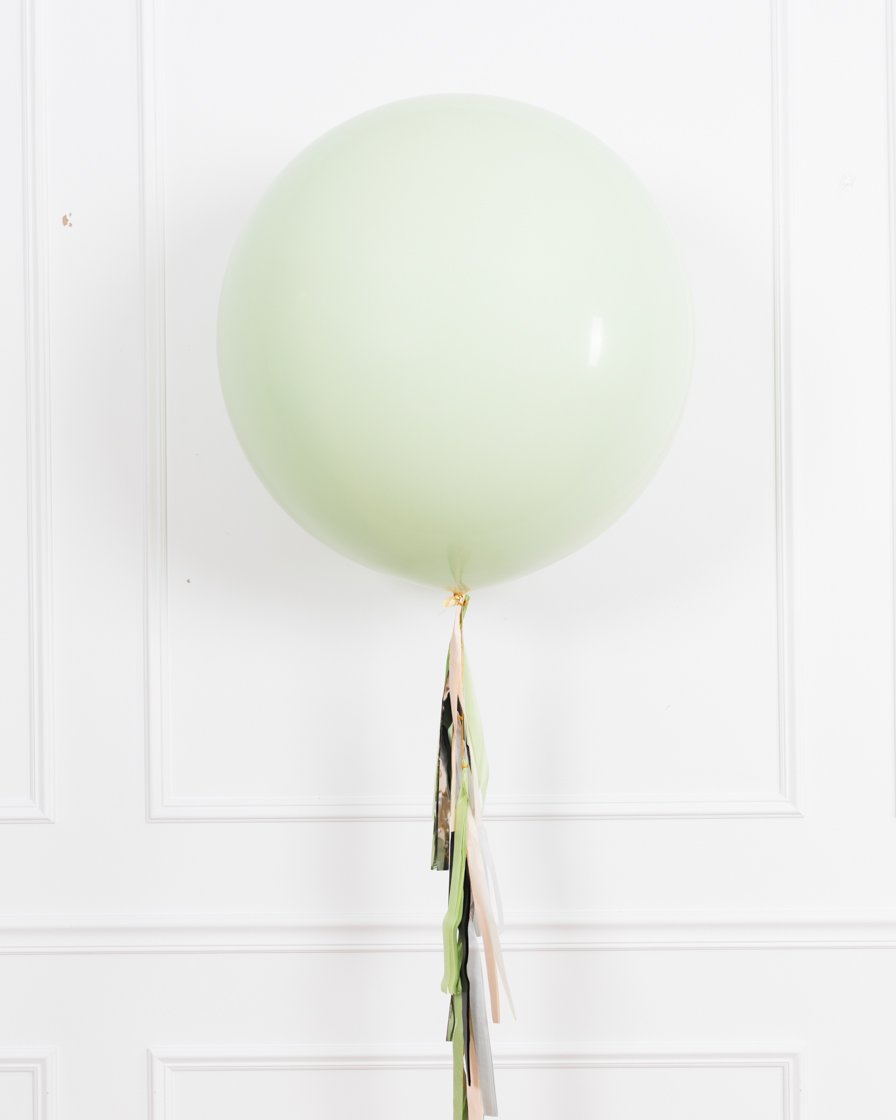 mandalorian-party-birthday-yoda-decorations-balloons-giant-green-tassel-chicago-paris312
