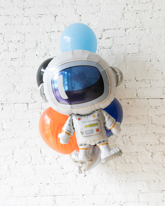 GIFT-Space Theme Astronaut Foil and 11in Balloons - bouquet of 7