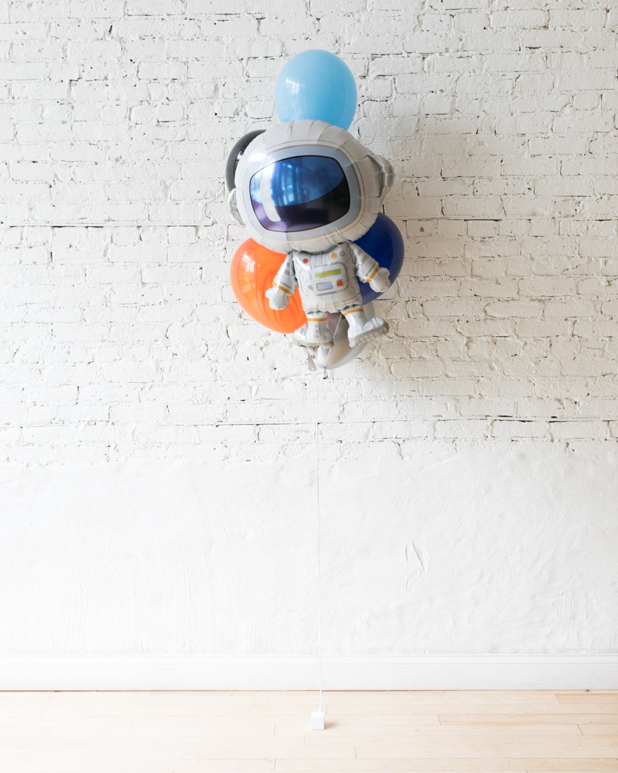 paris312-space-theme-balloon-astronaut-foil-bouquet