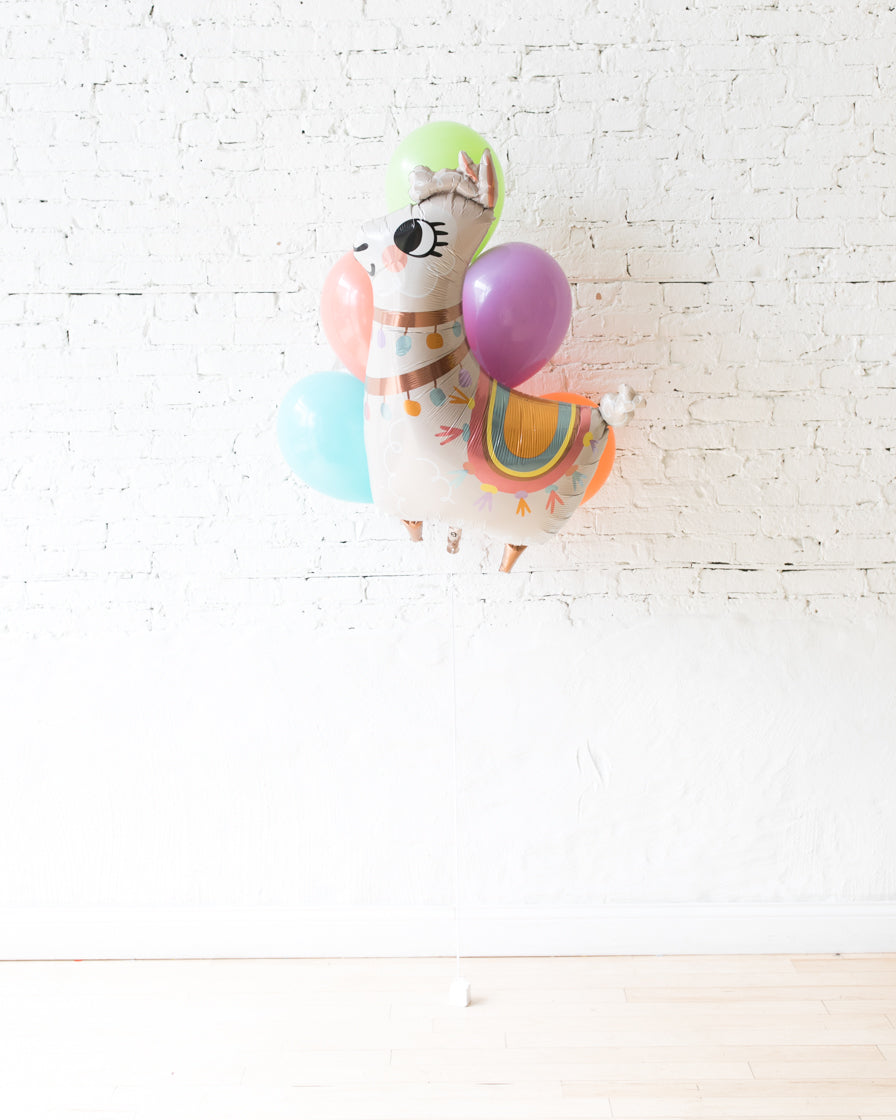 balloon-fiesta-theme-llama-foil-bouquet
