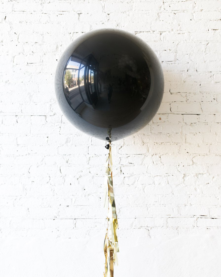 new-years-decorations-balloon-giant-personalizable-tessel-chicago-2023-black-paris312