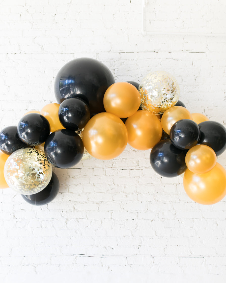 new-years-decorations-balloon-floating-arch-chicago-2022-gold-black-paris312