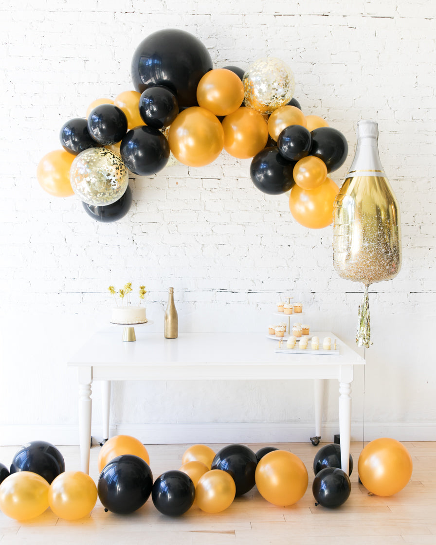 new-years-decorations-balloon-bouquet-chicago-2023-set-gold-black-confetti-paris312