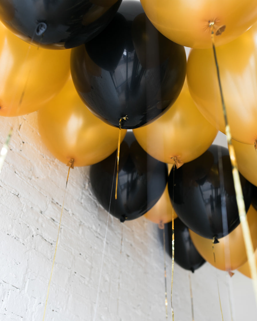 new-years-decorations-balloon-ceilling-chicago-2023-set-gold-black-paris312