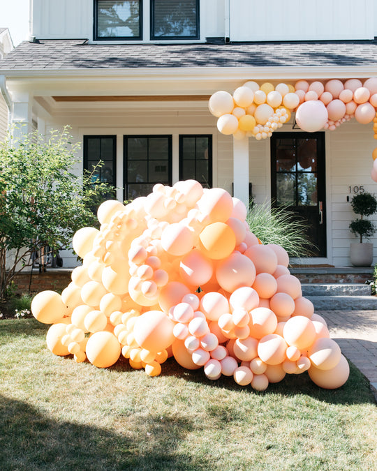 OUTDOOR - Bridal - Freestanding Balloon Piece
