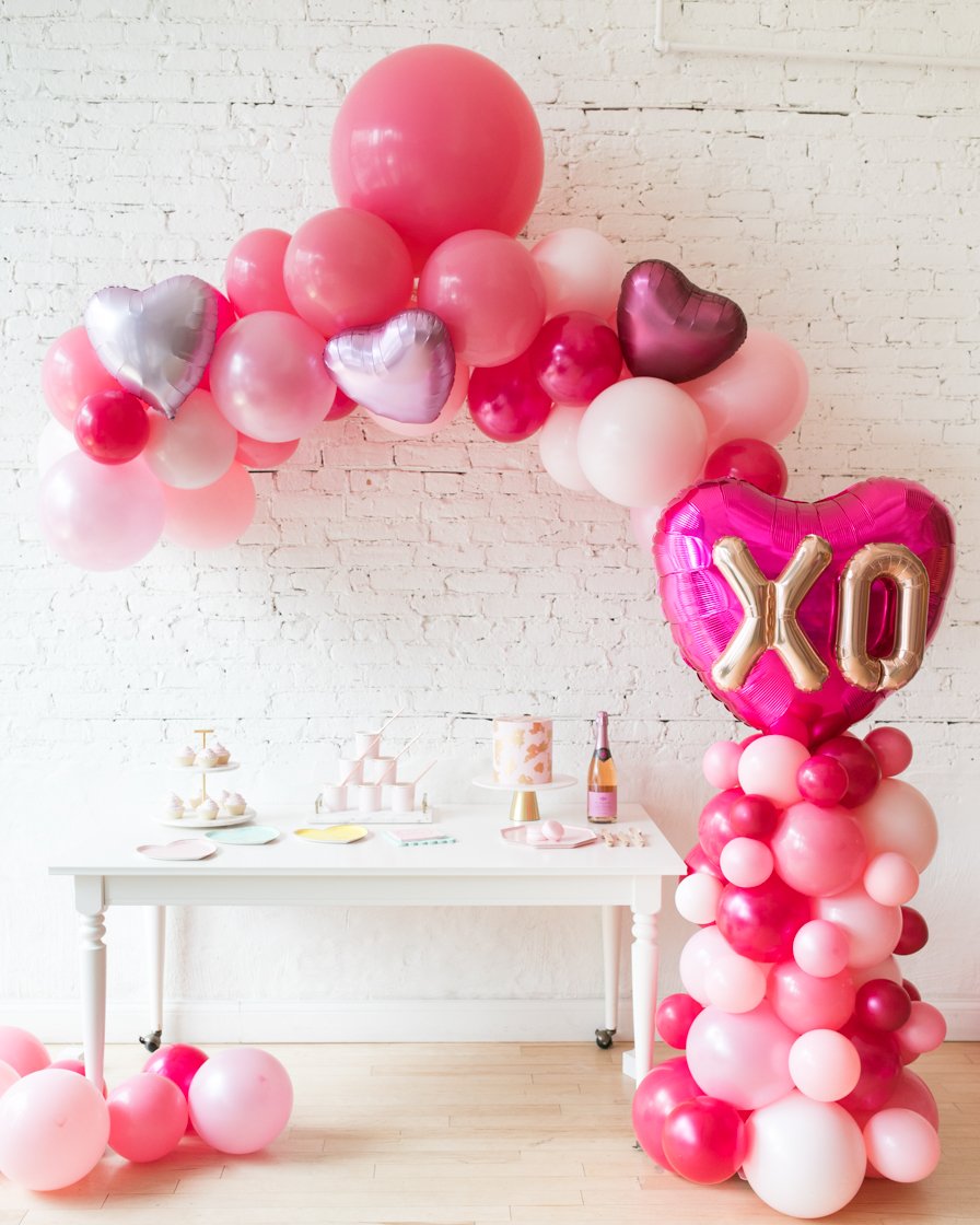 valentine-floating-arch-balloon-column