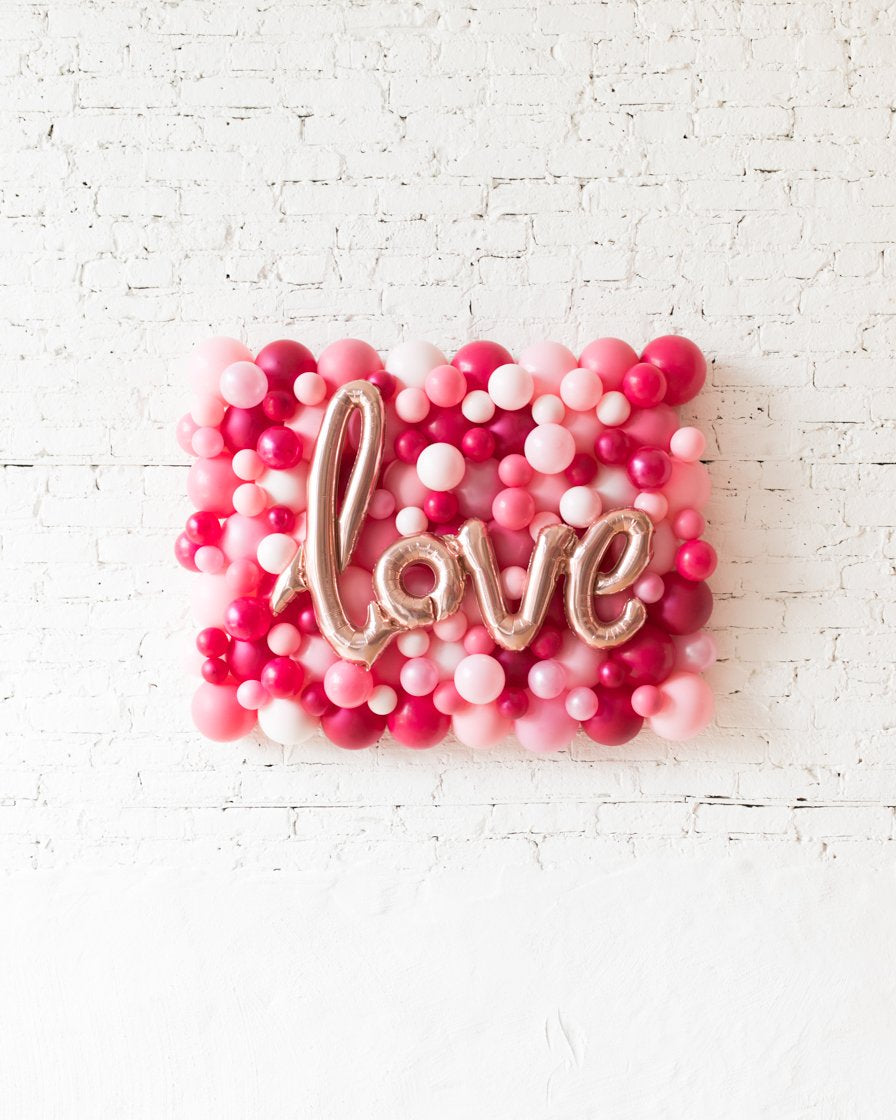 valentines-balloon-backdrop-board